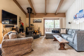 New Listing 2 bedroom 2 bath Condo Mammoth Estates 225 sleeps 6 One block to Village Gondola